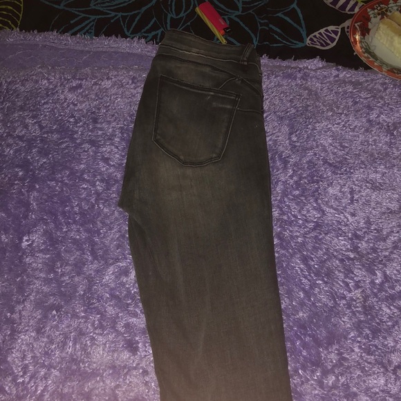 Low rise black jeans ankle length frayed detail - Picture 3 of 3